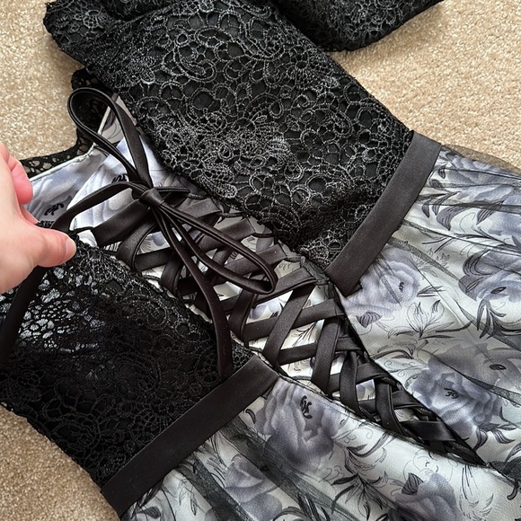 Beautiful Formal Dress - Picture 10 of 10